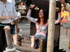 Renfaire_tickling_25.JPG.b