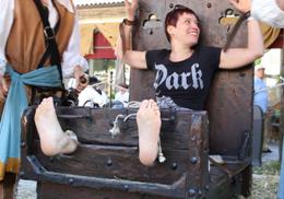 stocks_black01.JPG.b